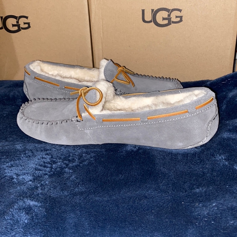 UGG DAKOTA